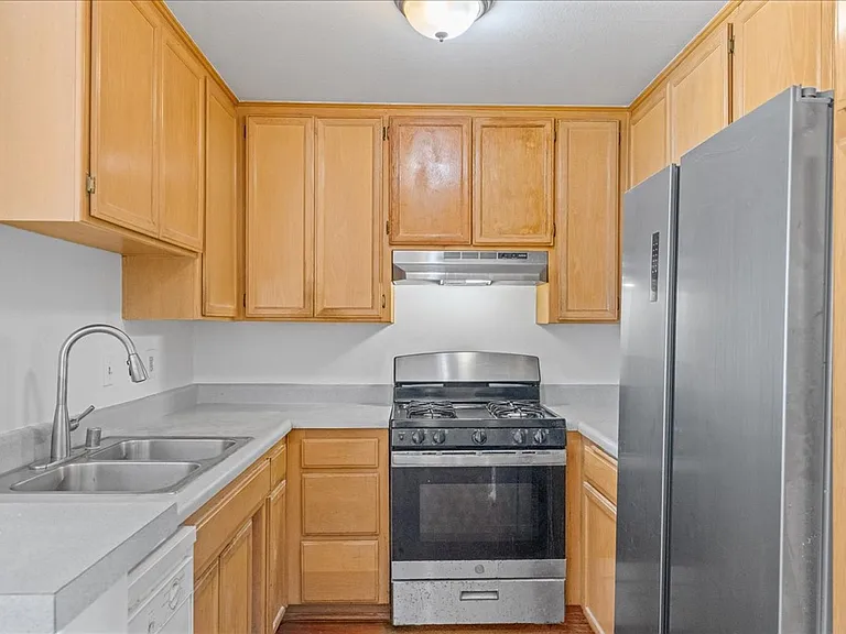 1785 Beloit Ave — Photo 5