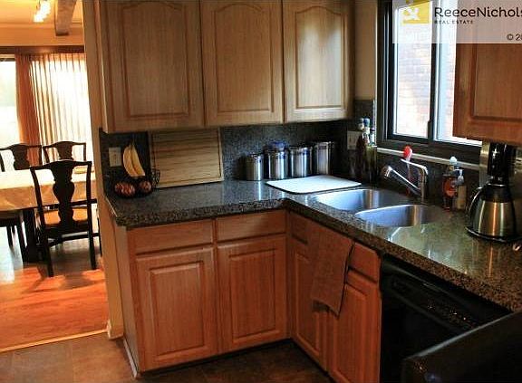 Great Workspace and Granite Counter Tops!