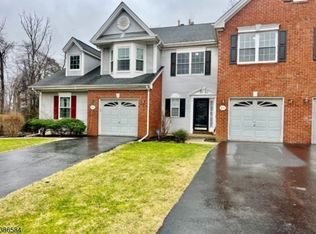 203 Sapphire Ln, Franklin Park, NJ 08823