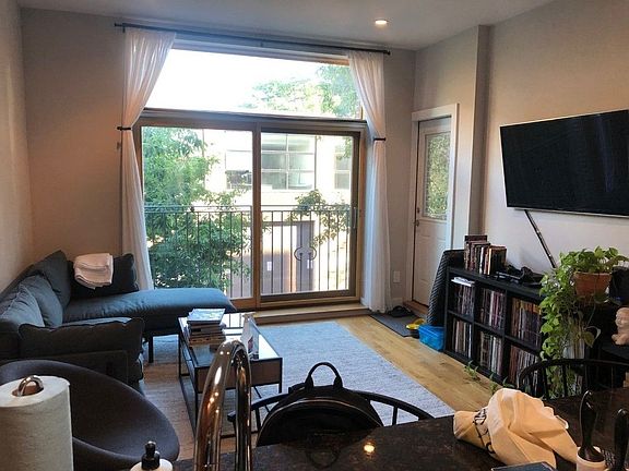 5th image of 69 Huron St APT 3