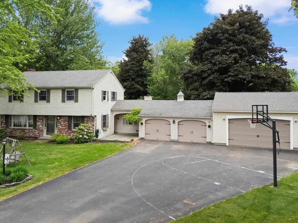 13 William Circle, Stratham, NH 03885