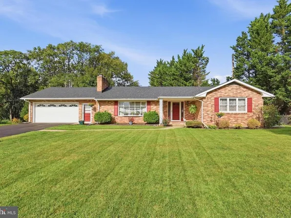 24 Springfield Ln, Williamsport, MD 21795