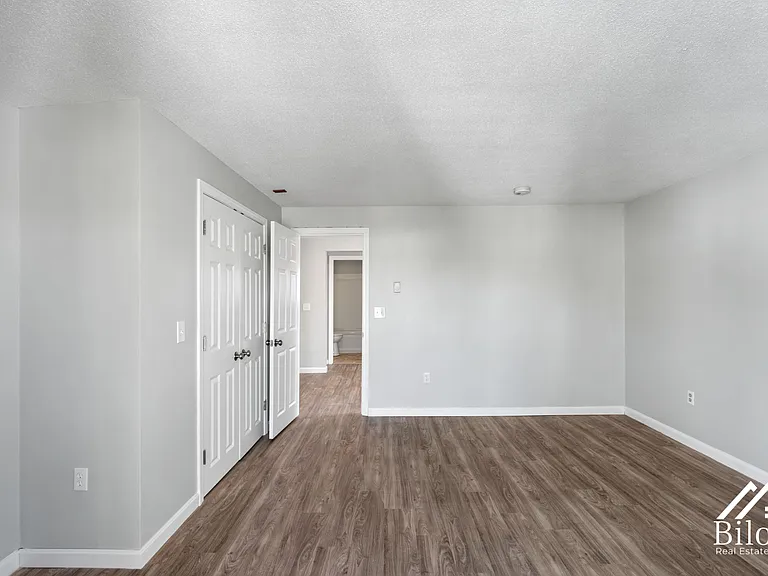 242 Waterman Avenue — Photo 29