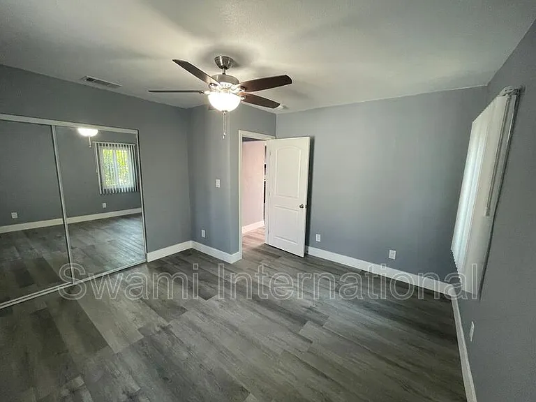 1031 W 102nd St #1 — Photo 10