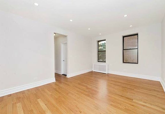 3rd image of 10920 Corona Ave