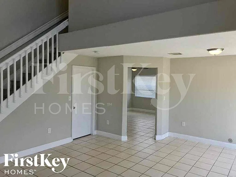 18050 SW 142nd Ct — Photo 4