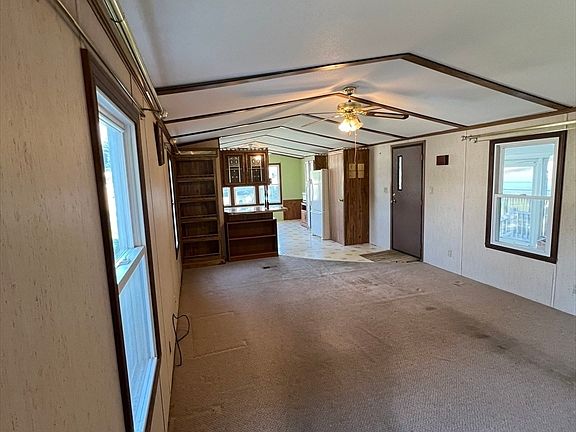 5th image of 224 Park Cir