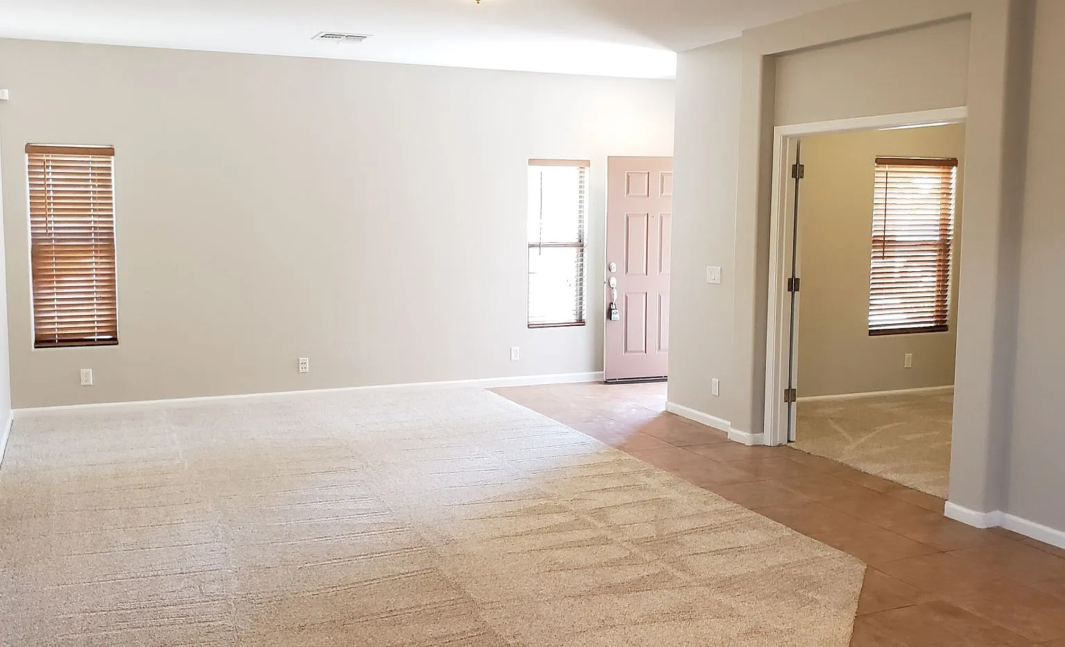Beautiful Single Level Home in Villages — Photo 2