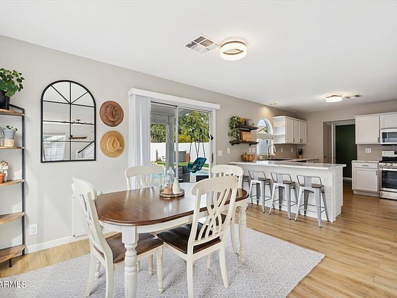 5th image of 2538 E CAMELLIA Drive