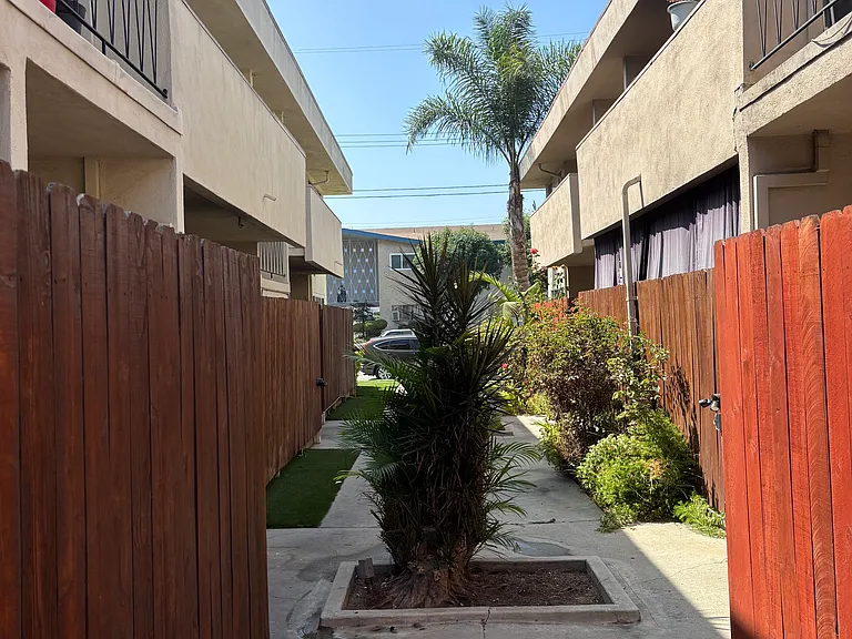 15600 S Budlong Pl #1 — Photo 3