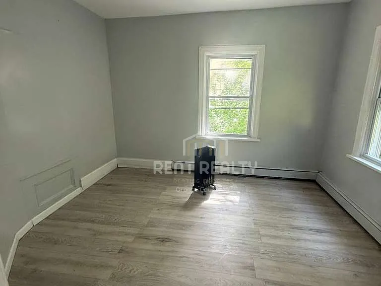 12 Falkirk Ave — Photo 9