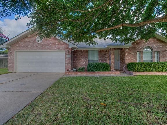 3rd image of 604 Sweetgum Ln