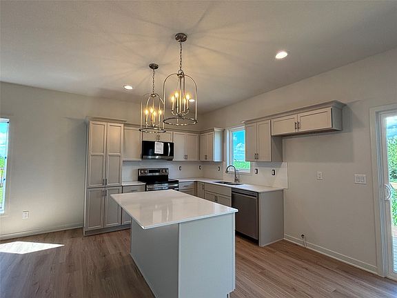2nd image of 1841 Gordon Ct