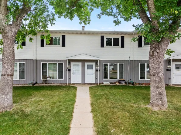 14 Westfield Cir, Minot, ND 58701