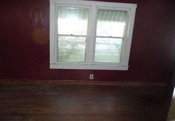 4th image of 131 W 14th St