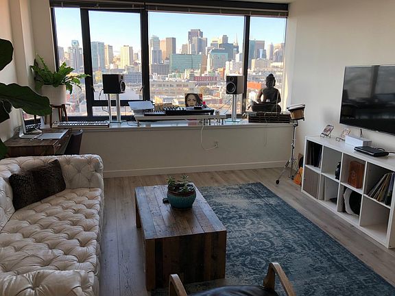 3rd image of 250 King St Unit 1210