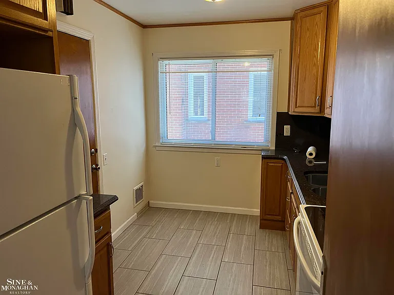 1351 Somerset Ave — Photo 9