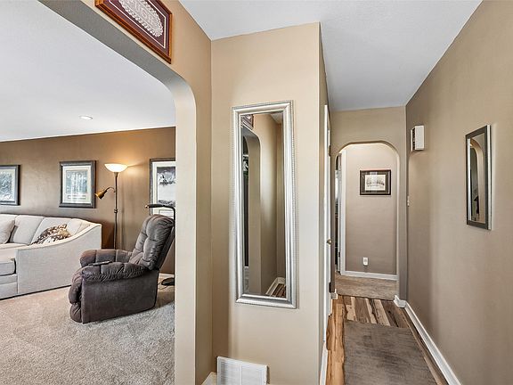3rd image of 1118 Woodland Dr