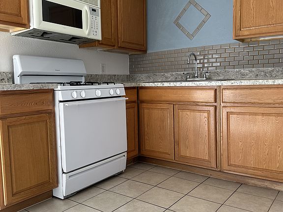 3rd image of 507 W 11th St #1