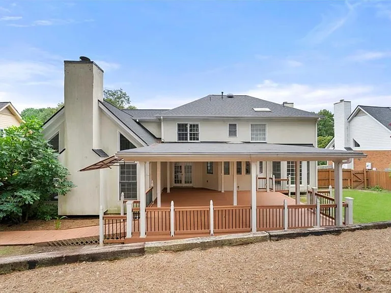 125 Sandridge Ct — Photo 3