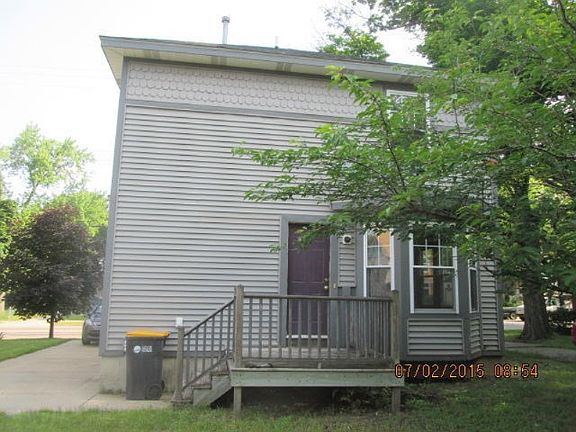 2nd image of 840 Franklin St SE