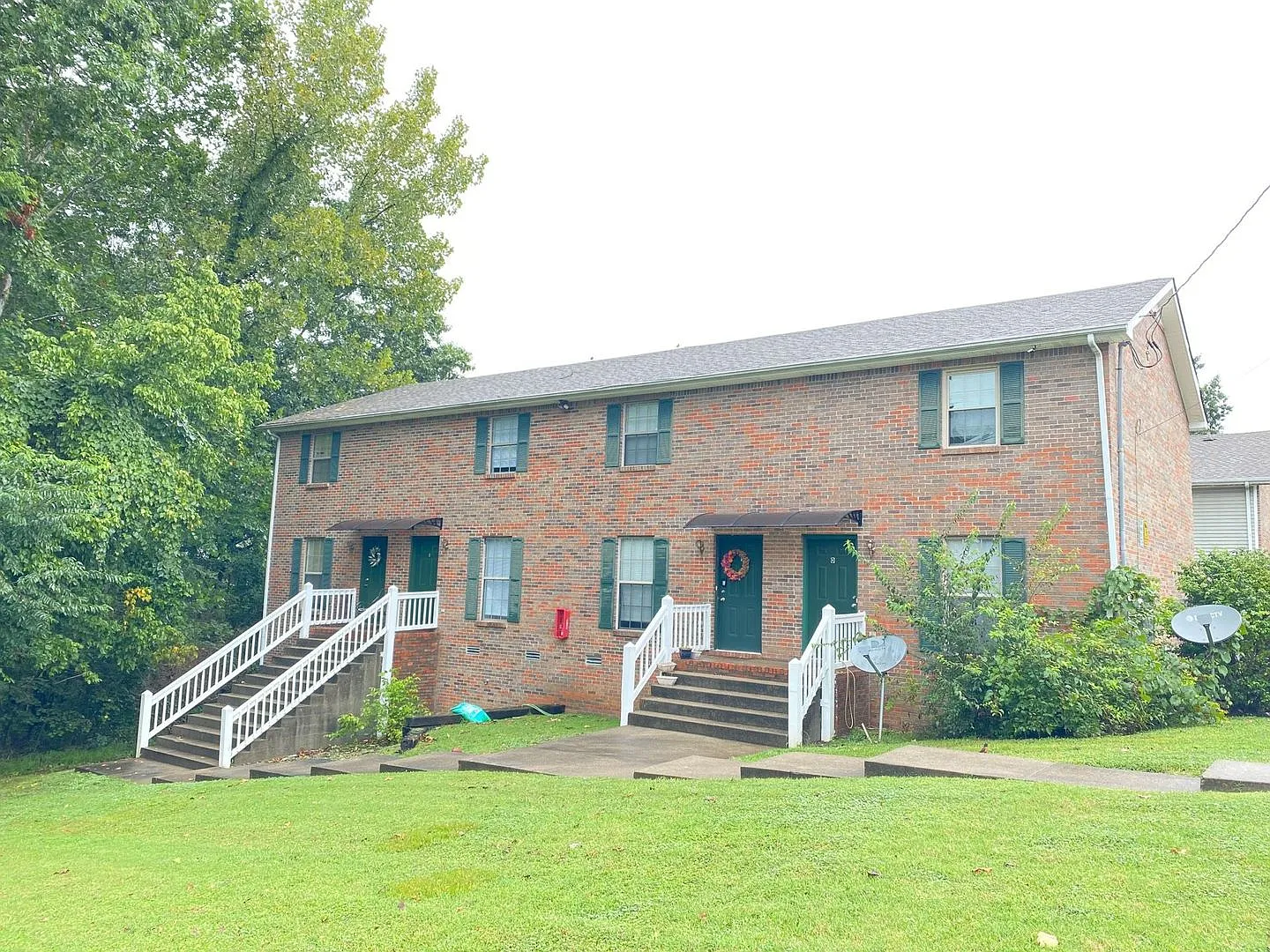 450 Martha Ln — Photo 2