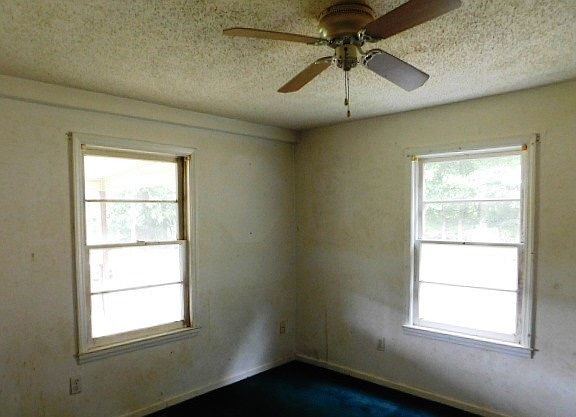 4th image of 2471 Fairlawn Ln