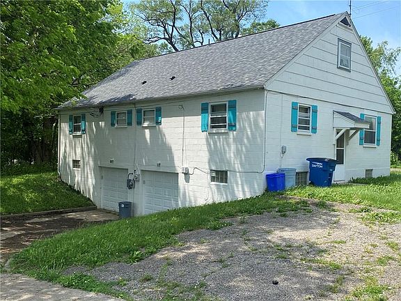 3rd image of 3000 W Hillcrest Ave