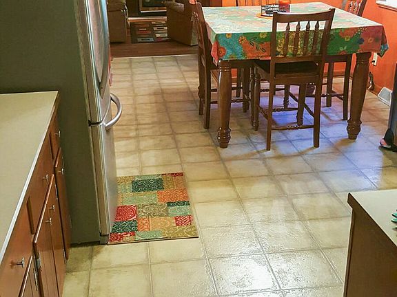 5th image of 2944 Saginaw Dr