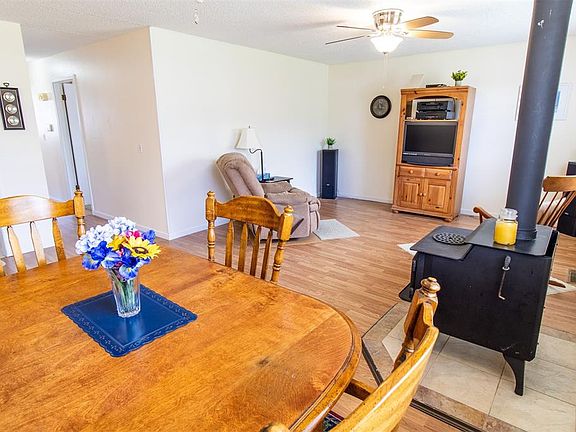 3rd image of 4704 Leslie Dr