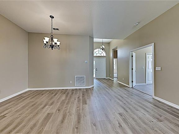 4th image of 14302 Verano Dr