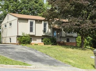 7107 Deerwood Rd, Roanoke, VA 24019