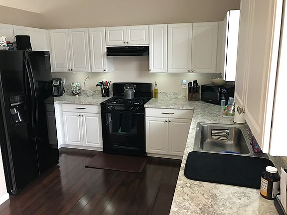 3rd image of 320 Forestview Dr