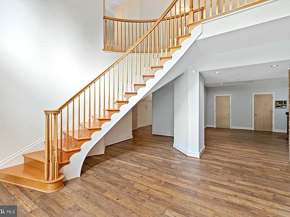 4th image of 11225 N Club Dr