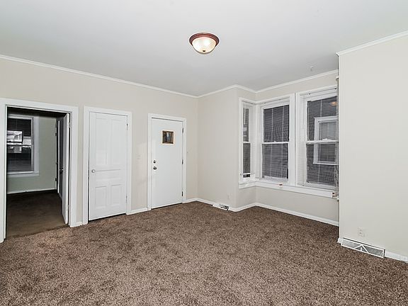 3rd image of 868 Palace Ave