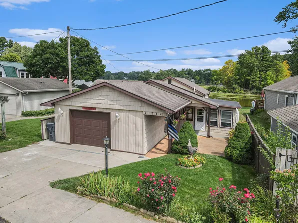 51765 Easy St, Paw Paw, MI 49079