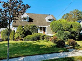 213 Emory Rd, Mineola, NY 11501