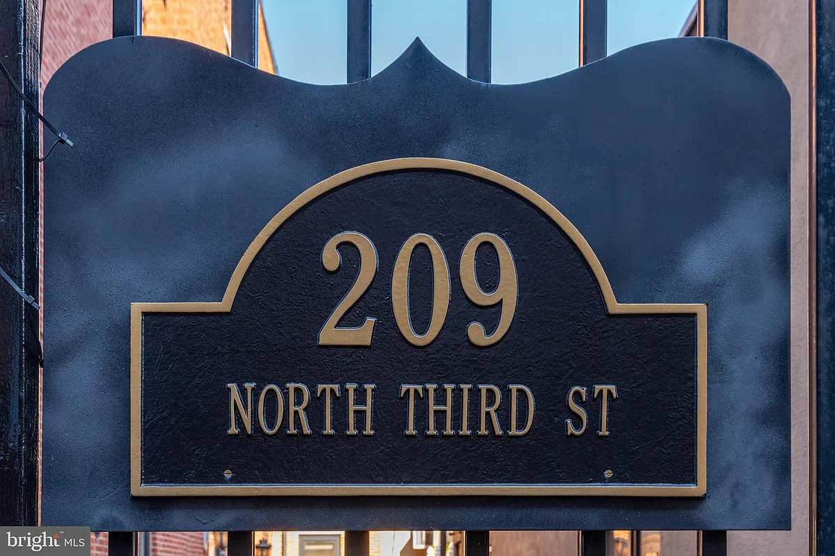 Building Photo - 209 N 3rd St #3B