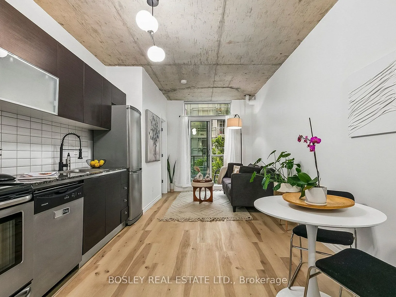 Westside Gallery Loft — Photo 1