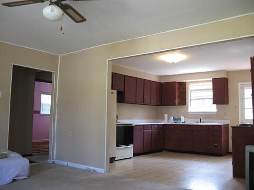 4th image of 2951 Madison 447