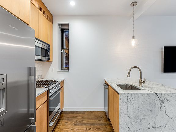 5th image of 105 E 15th St #4