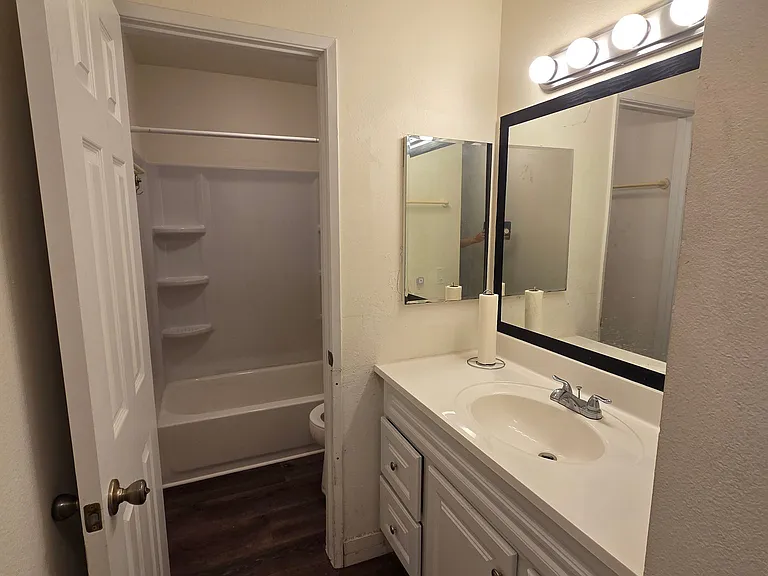 20234 Cantara St — Photo 13