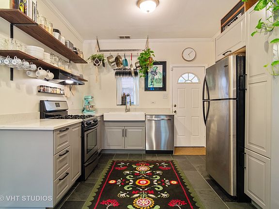 4th image of 3264 W Wrightwood Ave #1