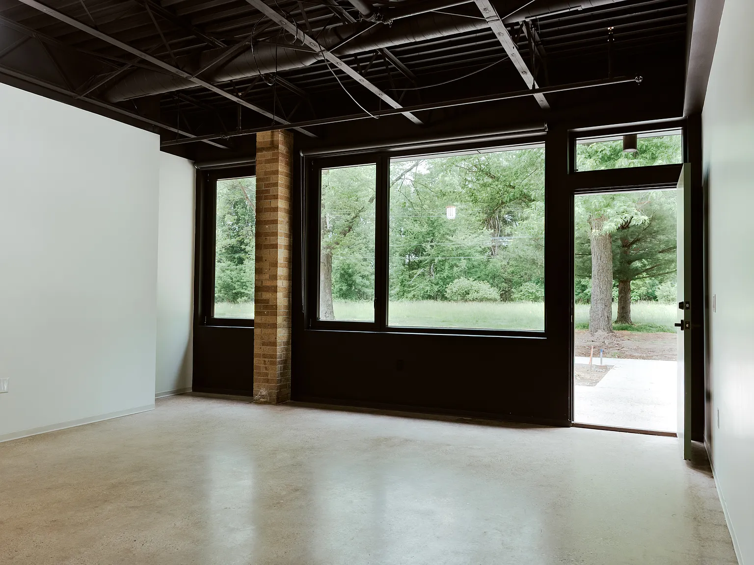 1 bed, 970 sqft, $1,695 — Photo 2