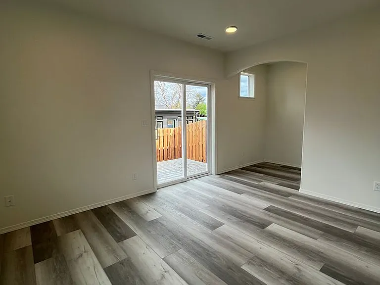 975 W 27th Ave — Photo 5