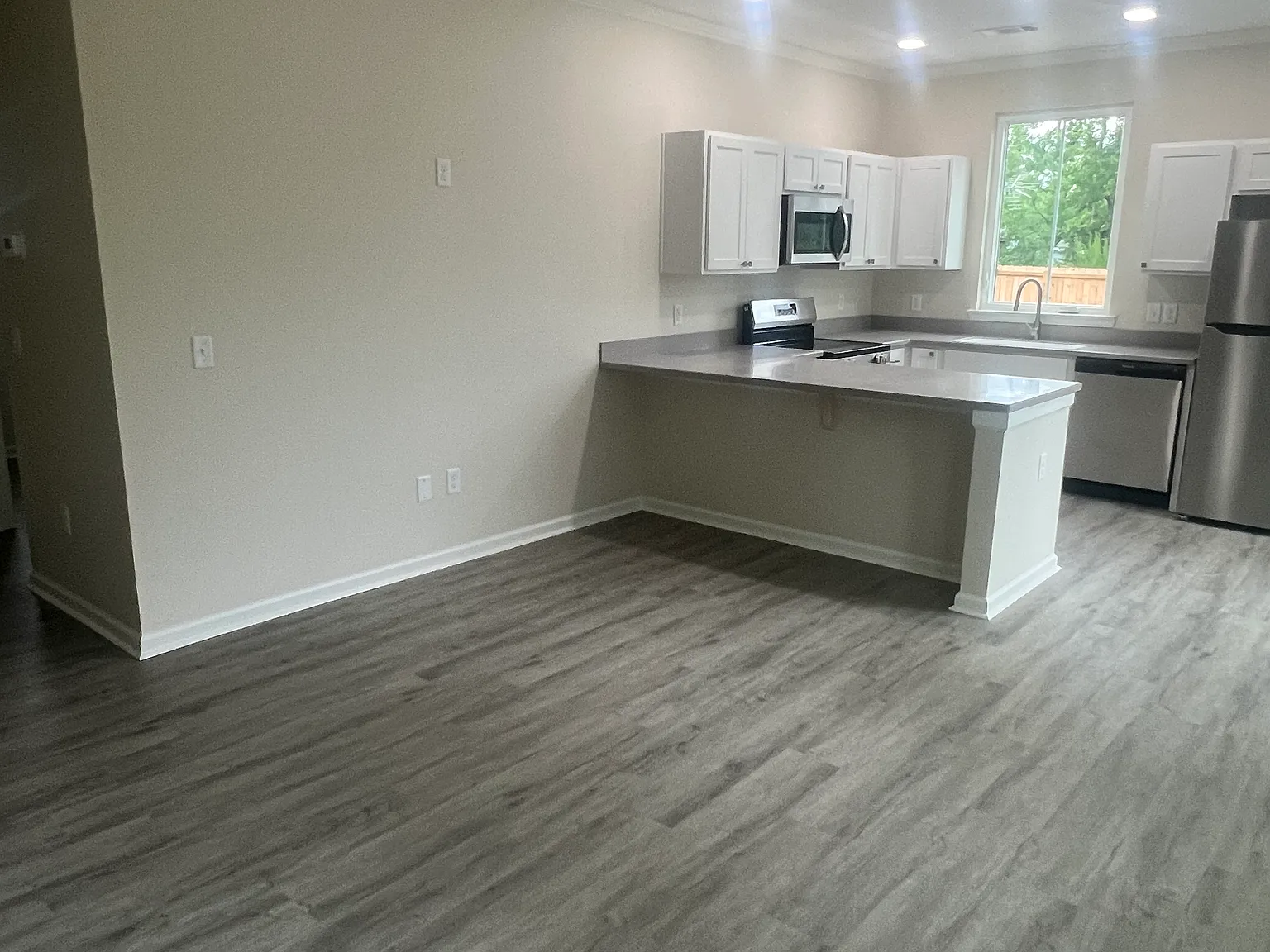 2 bed, 1000 sqft, $1,500 — Photo 2