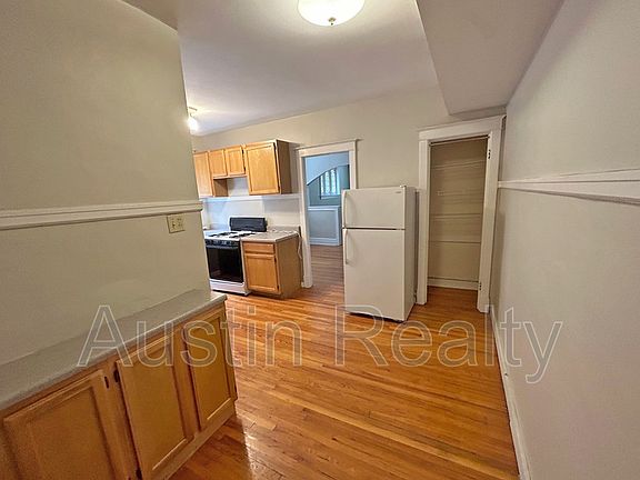 5th image of 4614 Shenandoah Ave #2W