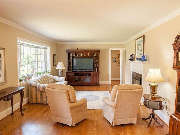 3rd image of 208 Beverly Pl
