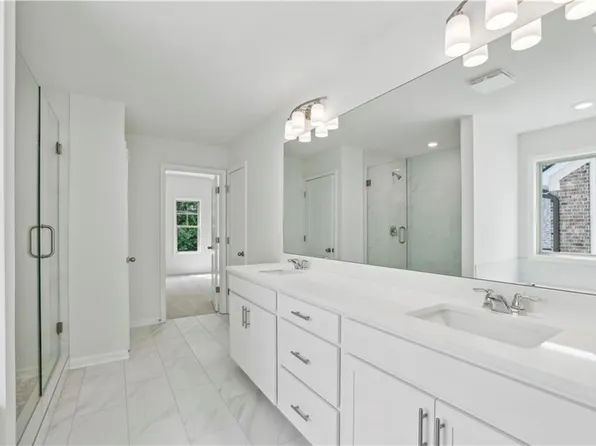 5977 Creek Indian Dr, Sugar Hill, GA 30518