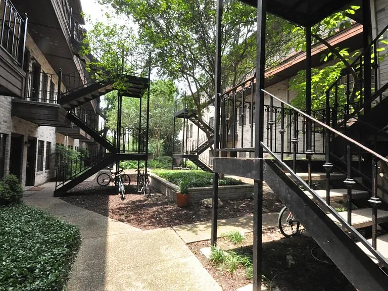 2216 San Gabriel St #203 — Photo 2
